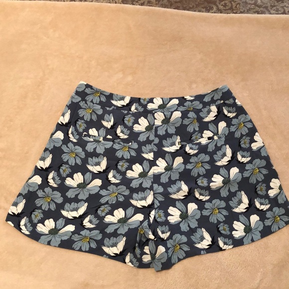 Short - Picture 2 of 3